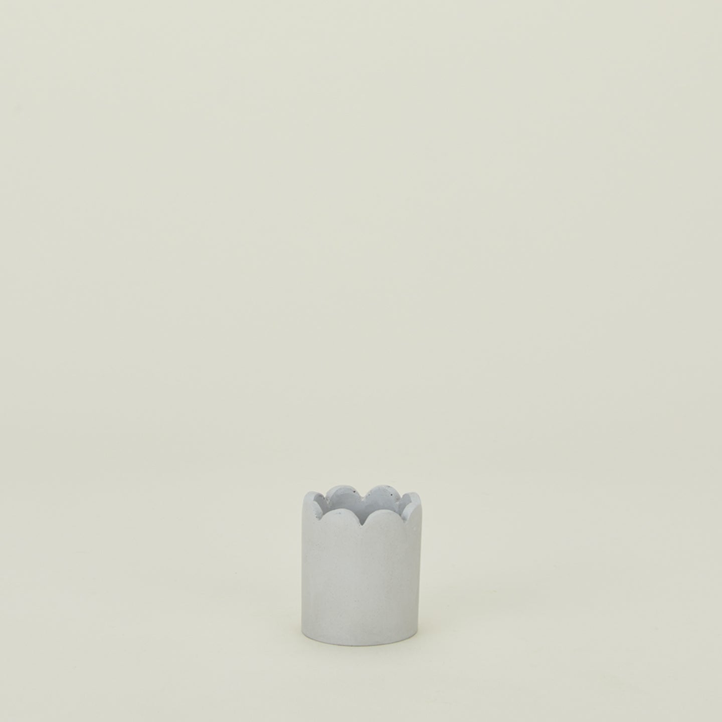 Scalloped match striker in grey