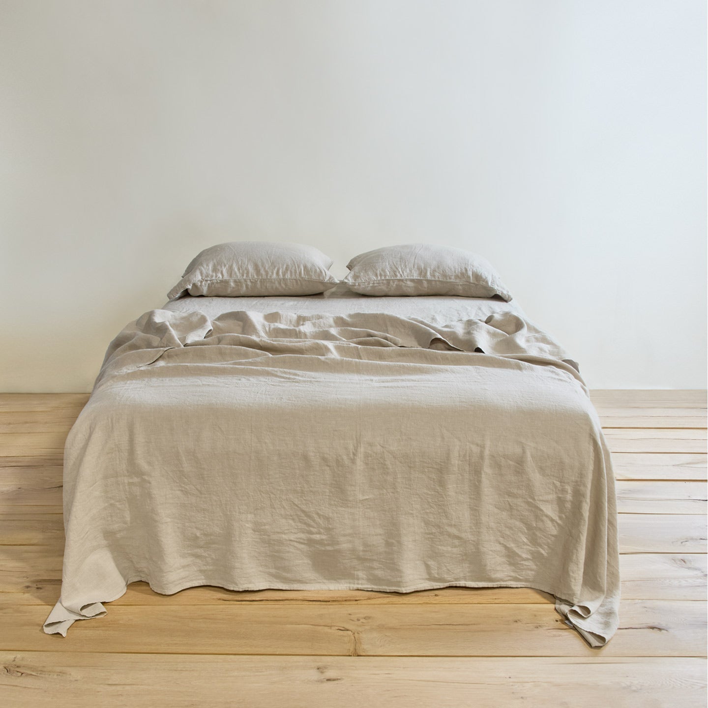 Simple linen bedding in ivory